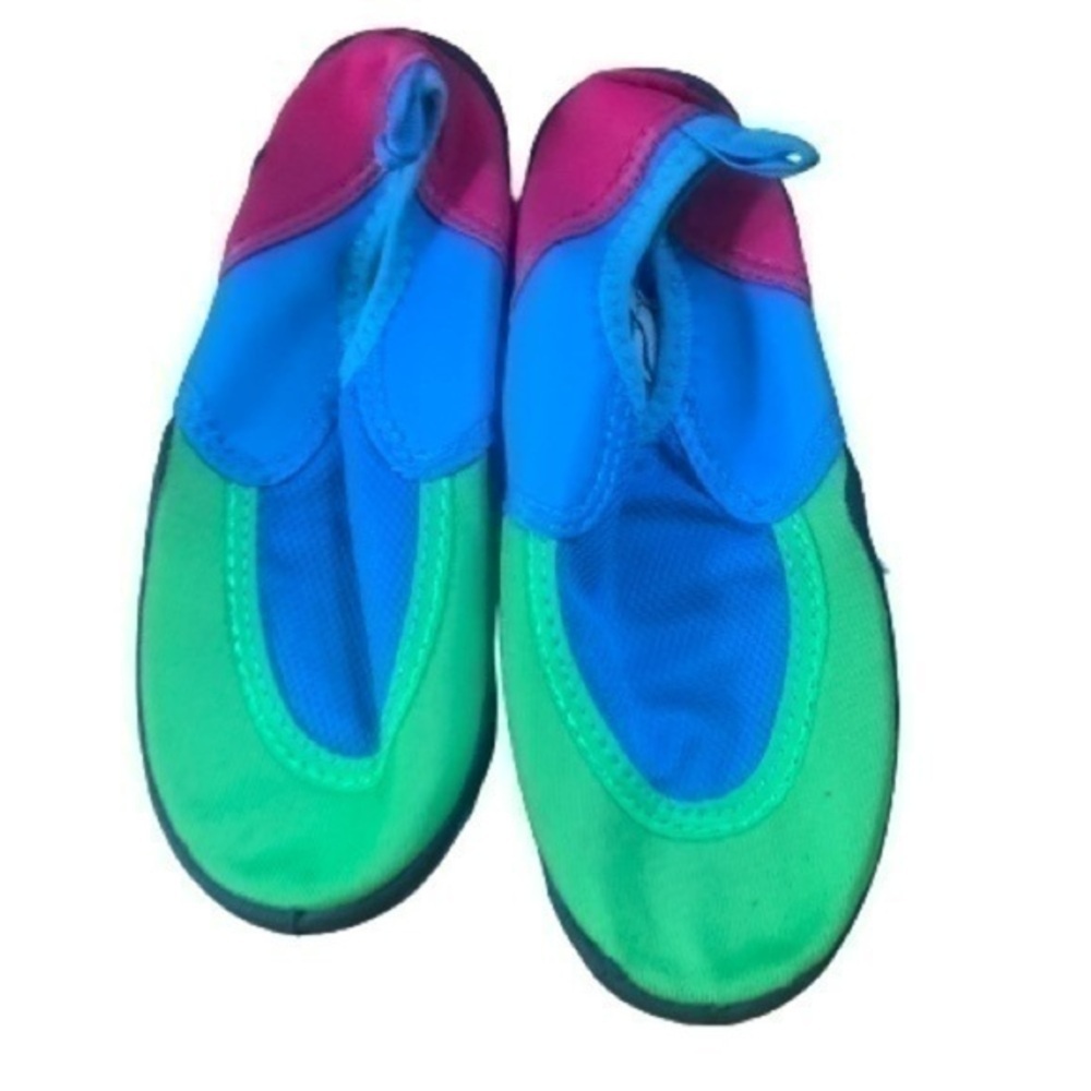 Water shoes, used x1. In good condition, felt‎ bottom anti slip.